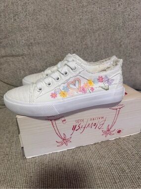White Floral Embroidered Girls' Sneakers
